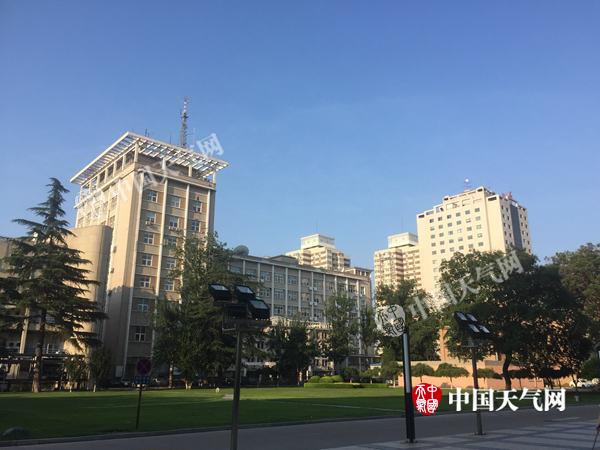 今晨，北京藍(lán)天依舊。
