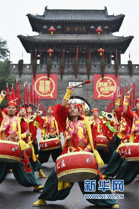 (社會(huì))(2)山東臺(tái)兒莊舉行“輝煌中國(guó)·厲害了我的國(guó)”主題活動(dòng)