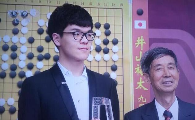 柯潔四月與AlphaGo戰(zhàn)三番棋 人類將組團(tuán)挑戰(zhàn)AI